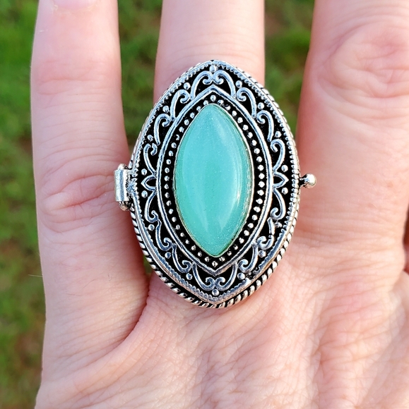 New Oversized Chalcedony 925 Silver Poison Ring. - Picture 13 of 16
